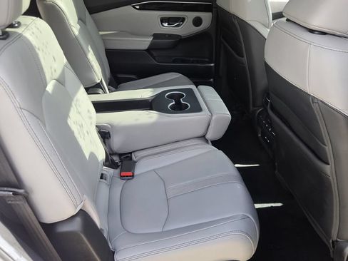 Used 2025 Honda Pilot Touring image 18