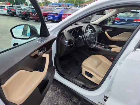 Used 2018 Jaguar F-PACE Prestige AWD/4WD image 5