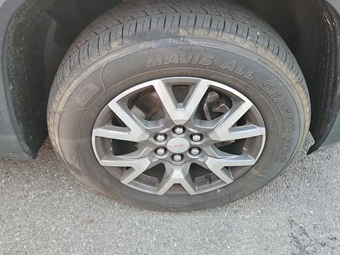 Used 2020 GMC Acadia SLE w/ Driver Convenience Package image 8