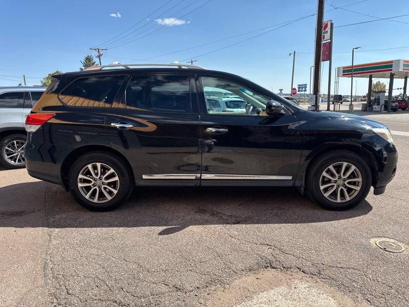 Used 2013 Nissan Pathfinder SL AWD/4WD image 6