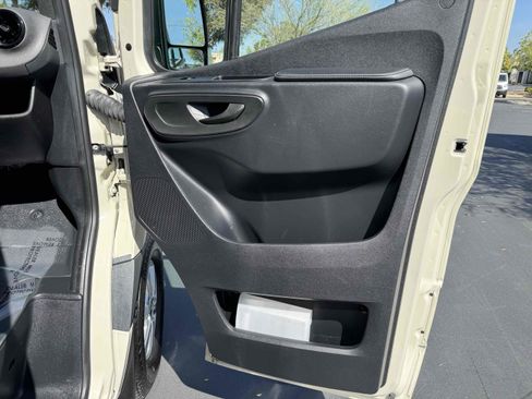 Used 2022 Mercedes-Benz Sprinter 1500 image 29