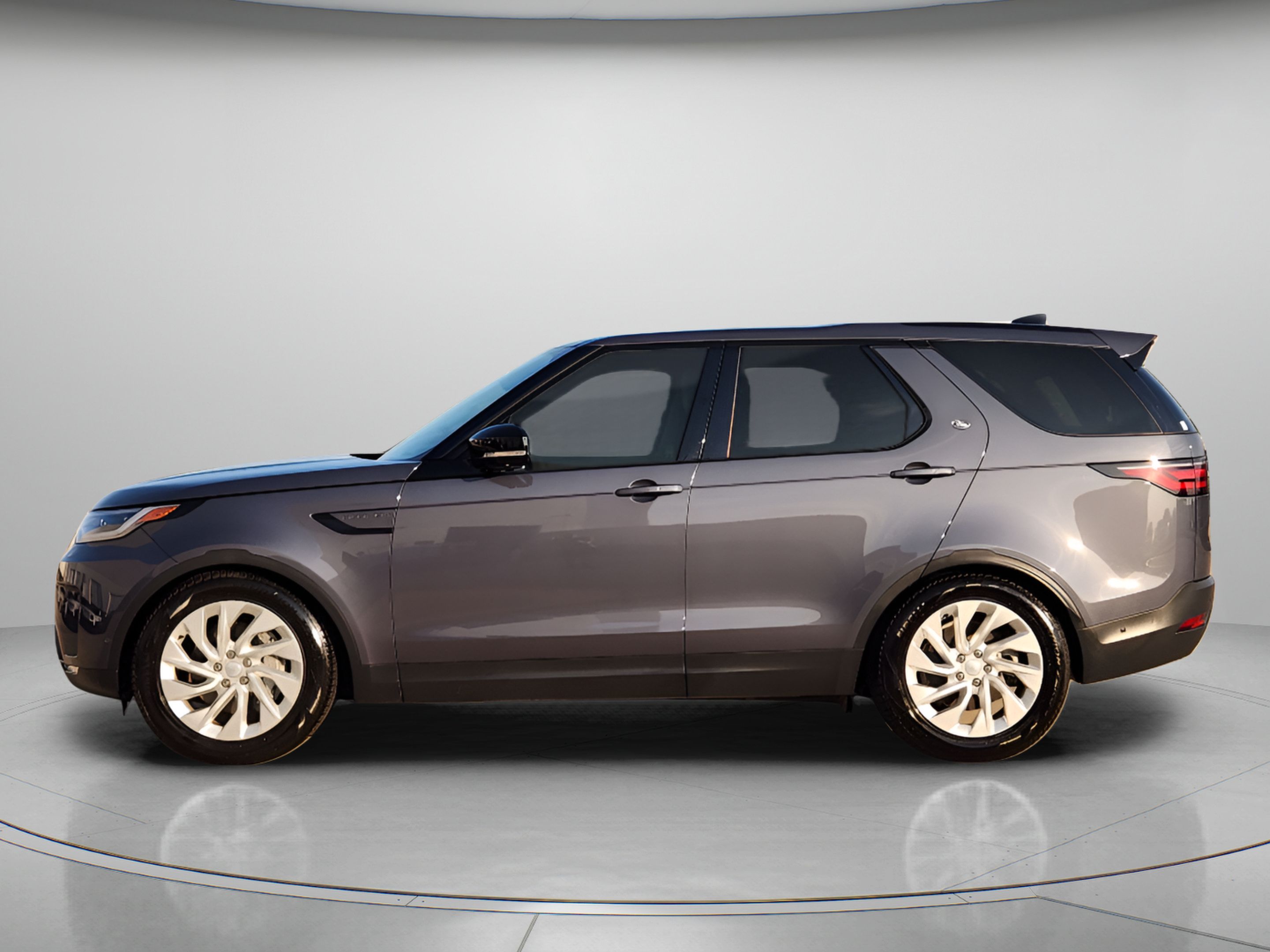 Certified 2026 Land Rover Discovery S AWD/4WD image 2