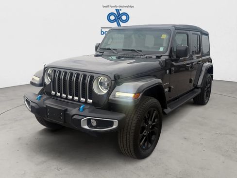Used 2023 Jeep Wrangler Unlimited Sahara w/ Cold Weather Group AWD/4WD image 2