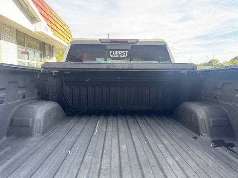 Used 2022 GMC Sierra 1500 SLT w/ SLT Premium Package RWD image 14