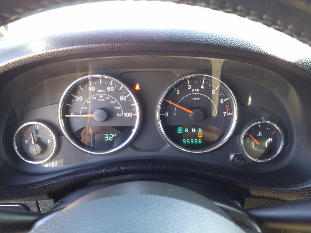 Used 2012 Jeep Wrangler Unlimited Rubicon w/ Max Tow Pkg AWD/4WD image 29