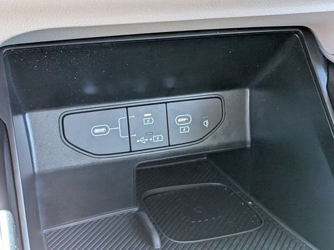 Used 2024 Kia Sorento S FWD image 32