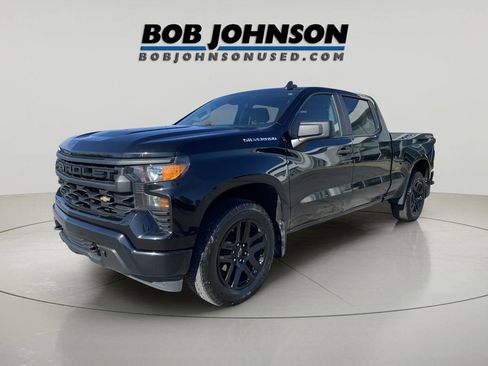 Used 2023 Chevrolet Silverado 1500 Custom image 3