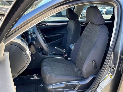 Used 2017 Volkswagen Passat 1.8T S image 9