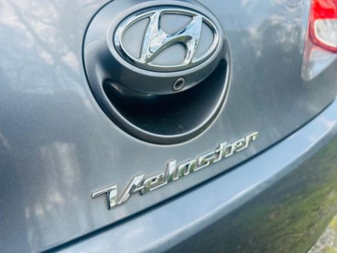Used 2017 Hyundai Veloster FWD image 10