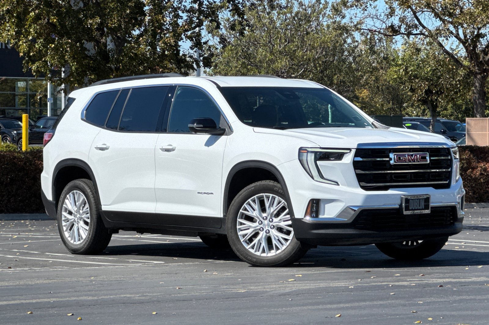 Used 2026 GMC Acadia Elevation w/ Elevation Premium Package FWD image 2