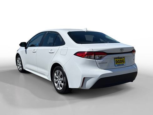 Used 2023 Toyota Corolla LE image 3