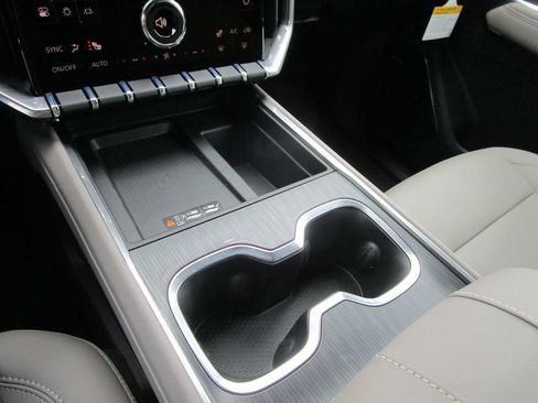 New 2026 GMC Acadia Elevation w/ Elevation Premium Package FWD image 37