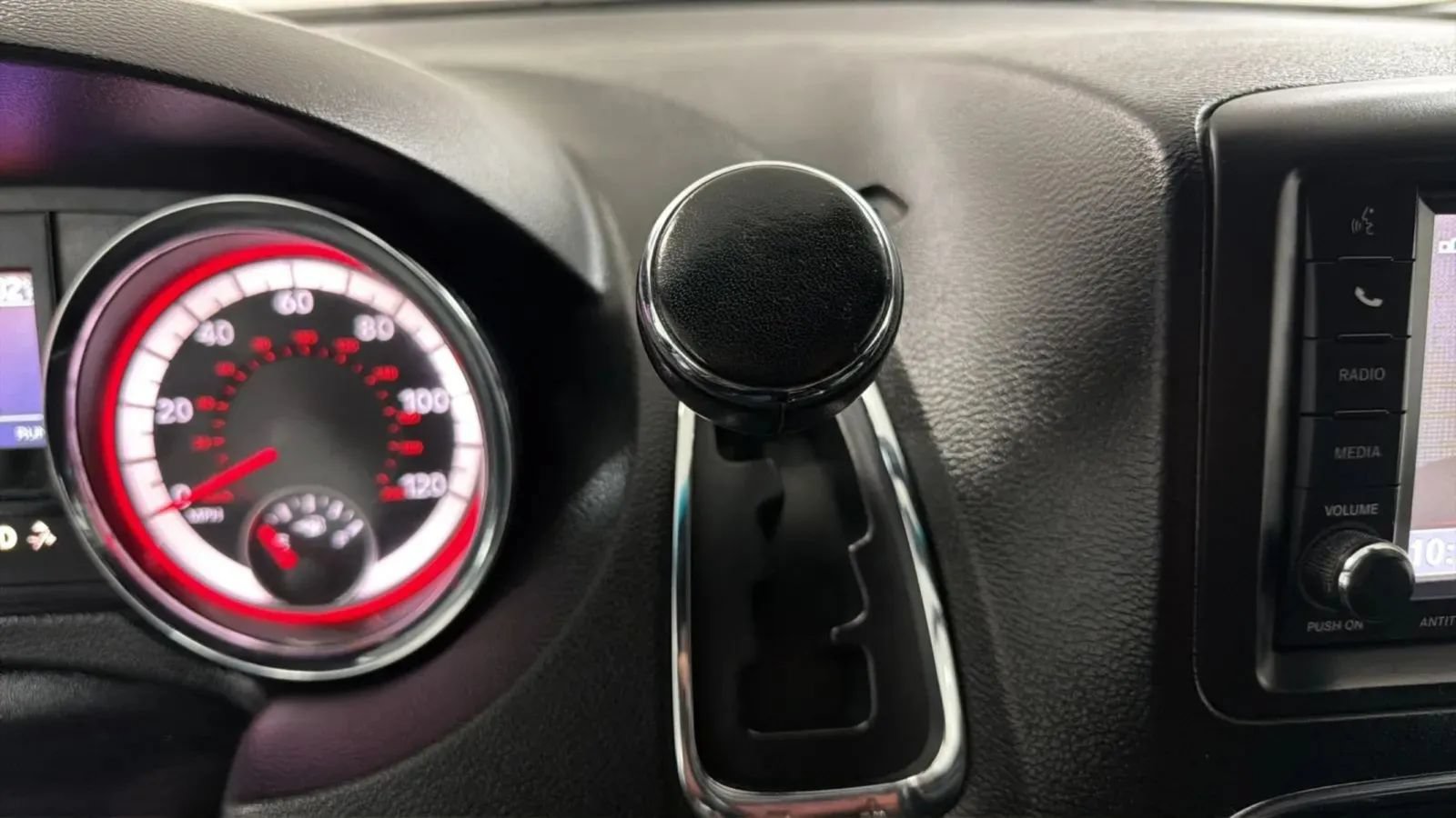 Used 2019 Dodge Grand Caravan GT FWD image 12