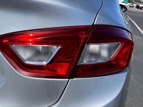 Used 2018 Chevrolet Cruze LS image 8
