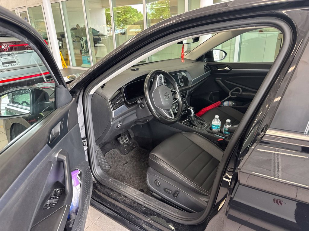 Used 2024 Volkswagen Jetta SE w/ Panoramic Sunroof Package FWD image 4