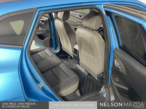 Used 2025 Chevrolet Trax ACTIV w/ Sunroof Package FWD image 17