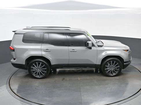 Used 2025 Lexus GX 550 w/ Accessory Package (2T) AWD/4WD image 40