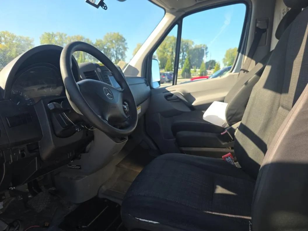 Used 2018 Mercedes-Benz Sprinter 2500 image 4