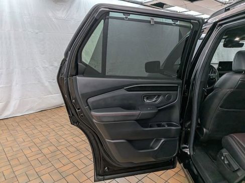 Used 2025 Honda Pilot Black Edition image 20