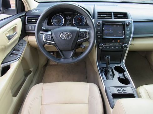 Used 2017 Toyota Camry XLE w/ Moonroof Package FWD image 16