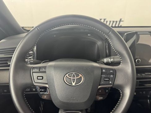 Used 2025 Toyota Camry SE w/ Convenience Package FWD image 15