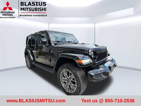 Used 2024 Jeep Wrangler High Altitude AWD/4WD image 6