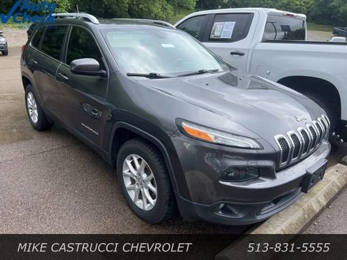 Used 2017 Jeep Cherokee Latitude w/ Cold Weather Group AWD/4WD image 2