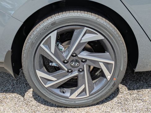 New 2026 Hyundai Elantra Limited FWD image 10