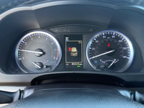 Used 2019 Toyota Highlander SE image 18