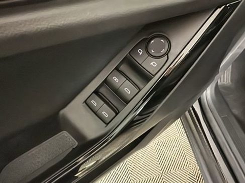 Used 2026 Chevrolet Equinox LT FWD image 11
