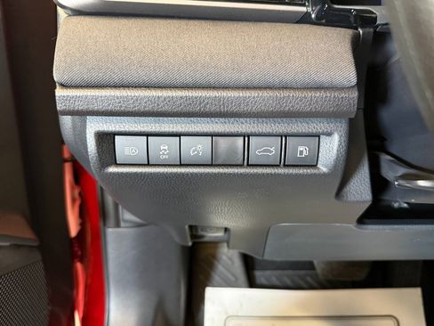 Used 2025 Toyota Camry LE w/ Convenience Package image 20