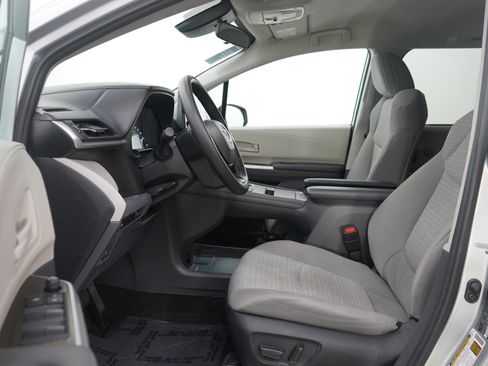 Used 2024 Toyota Sienna LE image 20