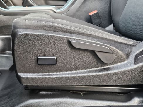 Used 2022 Chevrolet Colorado LT w/ Fleet Safety Package image 19