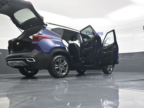 Certified 2023 Kia Seltos S w/ Navigation Package image 47