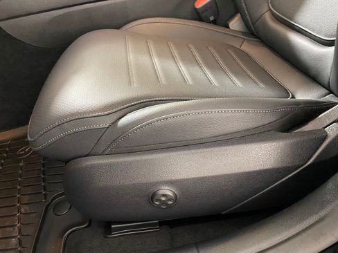 New 2025 Mercedes-Benz C 300 4MATIC Sedan image 12