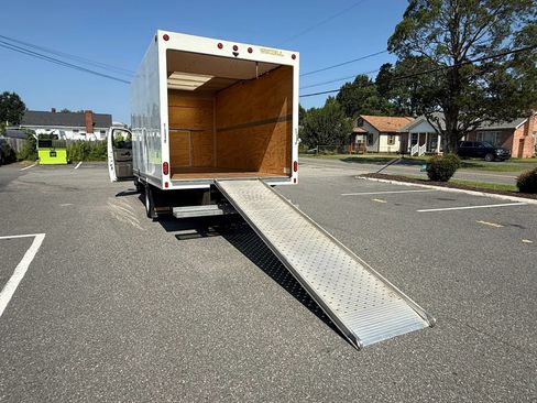 Used 2022 Chevrolet Express 3500 w/ Power Convenience Package RWD image 31
