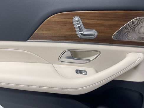 Used 2024 Mercedes-Benz GLS 450 4MATIC image 23