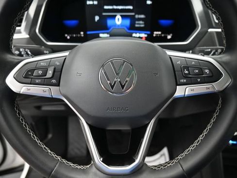 Used 2022 Volkswagen Tiguan SE w/ Panoramic Sunroof Package AWD/4WD image 16