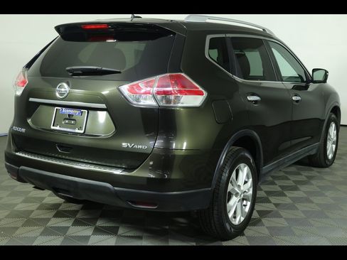 Used 2016 Nissan Rogue SV w/ SV Premium Package image 8