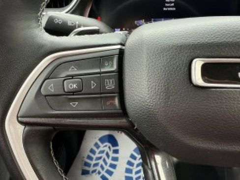 Used 2022 Jeep Grand Cherokee Altitude image 16