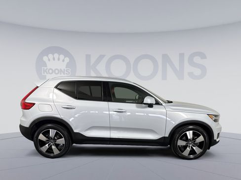 Used 2020 Volvo XC40 T5 Momentum w/ Protection Package AWD/4WD image 8