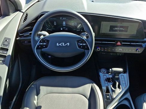 Certified 2023 Kia Niro EX FWD image 12