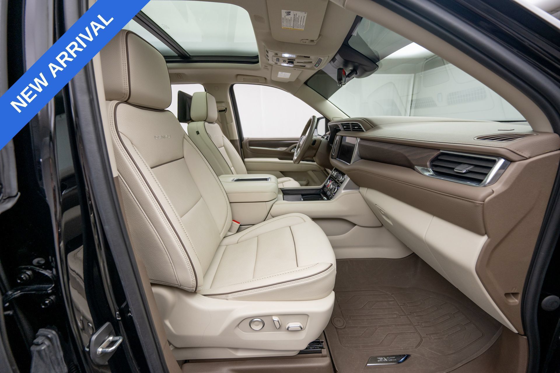 Used 2023 GMC Yukon Denali w/ Advanced Technology Package AWD/4WD image 14