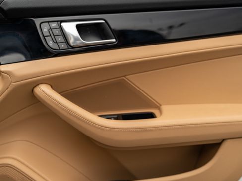 Used 2020 Porsche Panamera 4 image 24