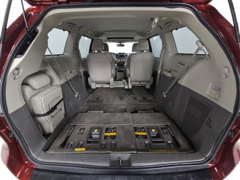 Used 2012 Toyota Sienna XLE FWD image 7