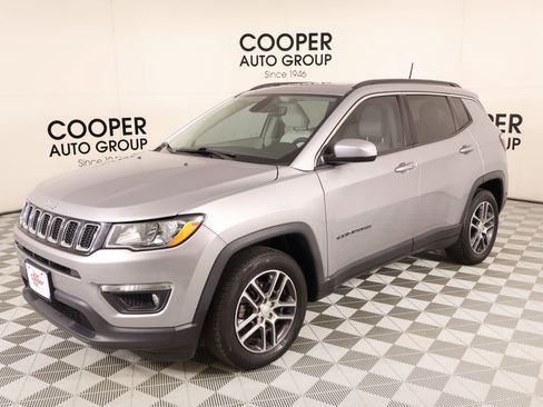Used 2018 Jeep Compass Latitude FWD image 9