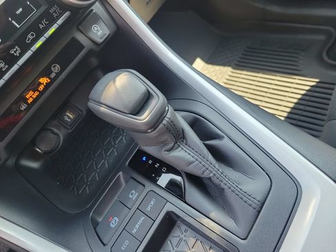 Certified 2025 Toyota RAV4 LE FWD image 28
