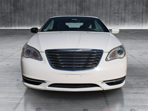Used 2011 Chrysler 200 Touring image 10