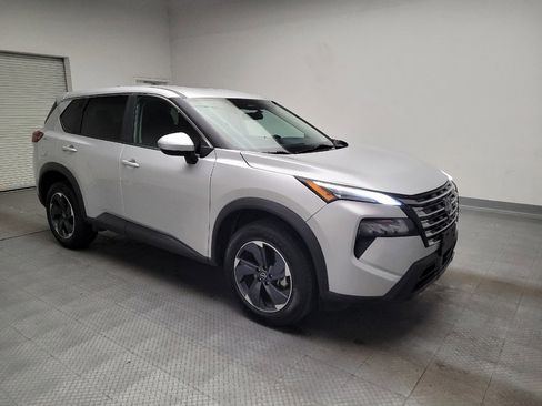 Used 2024 Nissan Rogue SV image 11