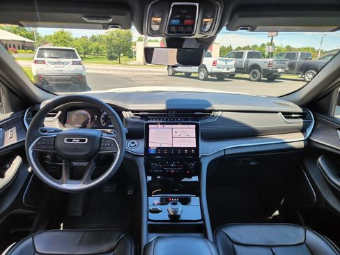 Used 2024 Jeep Grand Cherokee Limited w/ Luxury Tech Group II AWD/4WD image 18
